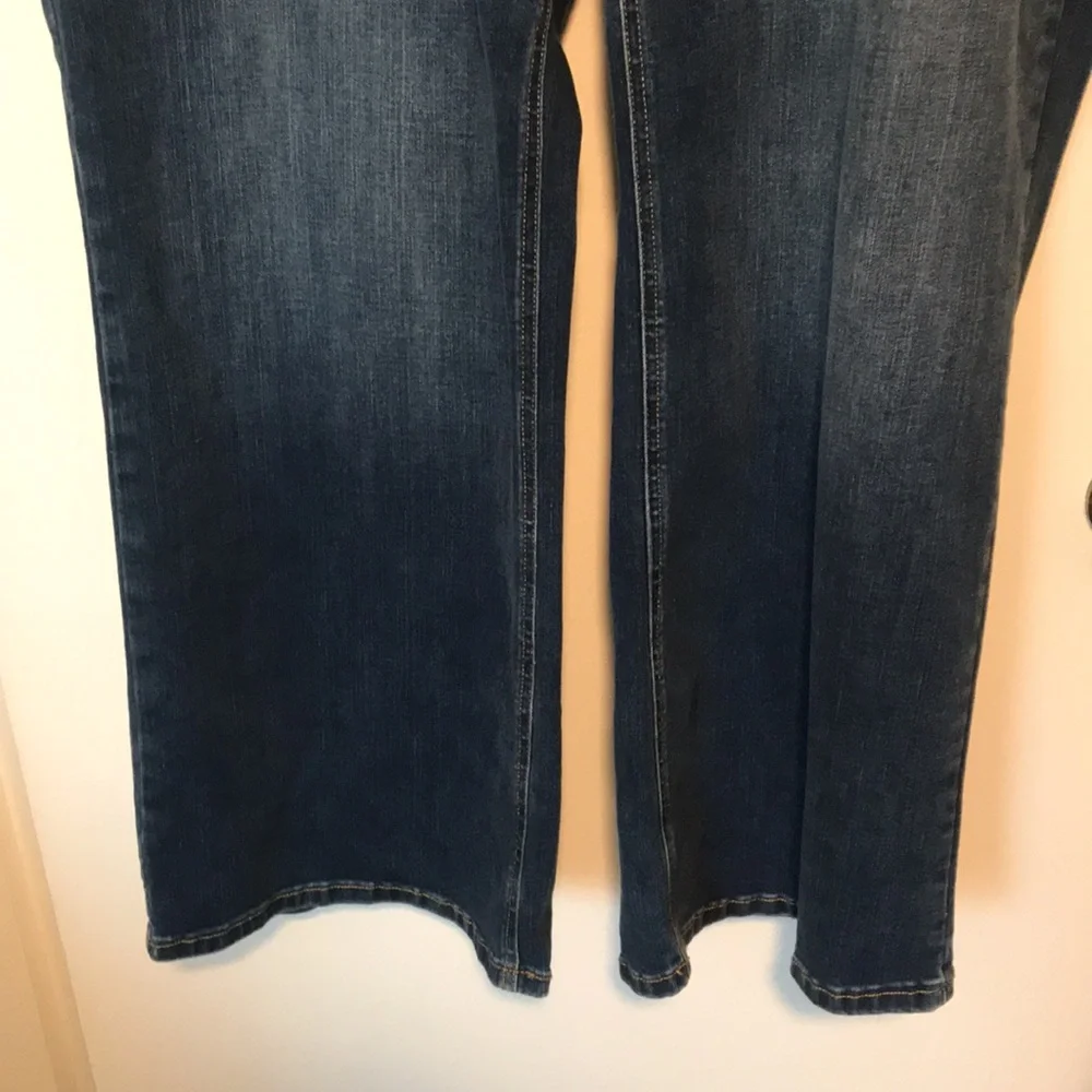 NEW Liz Claiborne Wide Leg Jean. 16‎